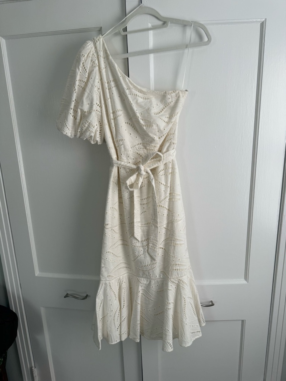 Gibson & Latimer One-Shoulder Eyelet Midi Dress in Cream